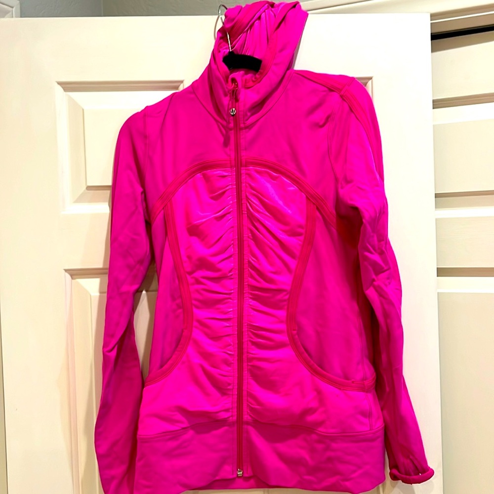 Lululemon Define Hooded Jacket
Nulu
